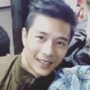 爬山的熊