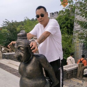 无聊的老男人