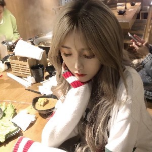 城墙下的野蔷薇