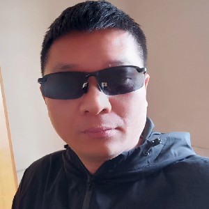 专注的跳跳糖