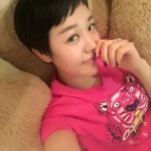 吐的烟圈很慵懒