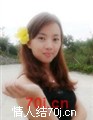 落花似笑