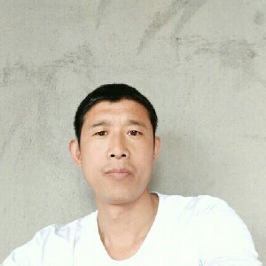 爱笑的小松鼠
