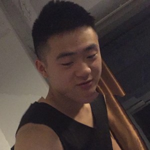 淡淡的黄色
