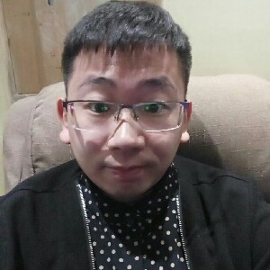 喜悦的小伙