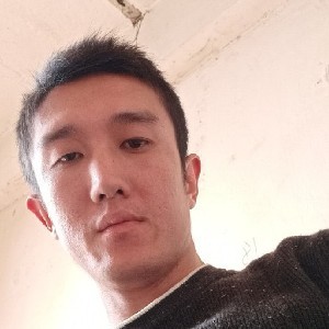 腼腆的长颈鹿