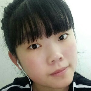 捧着花的少女