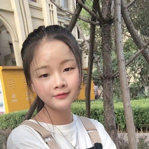 可爱勤劳的小蜜