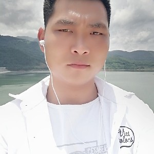 拥抱心星的月亮