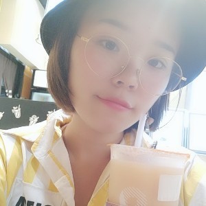 红唇白面