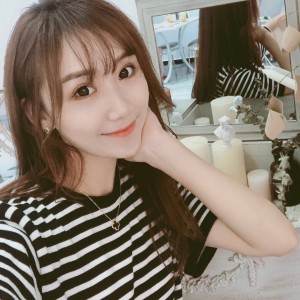 1902504