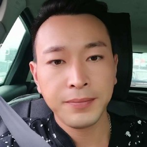 平生相见即眉开