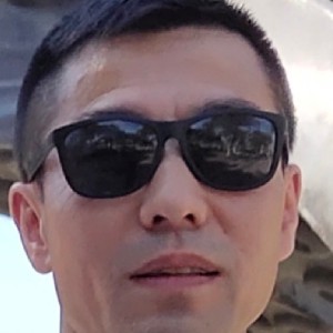 耍酷的大象