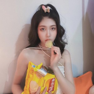 潼潼.
