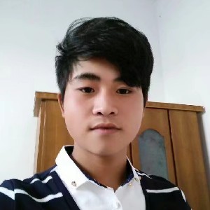 巴黎街角的男孩