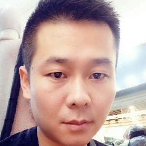 阔达的西装