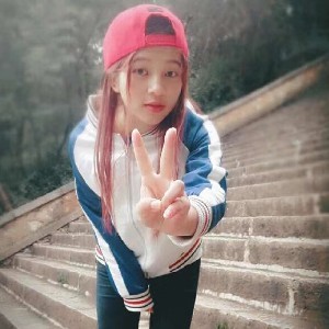 給亻尔微笑