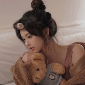 兔兔爱吃糖吖