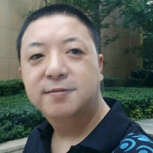爱你的人。