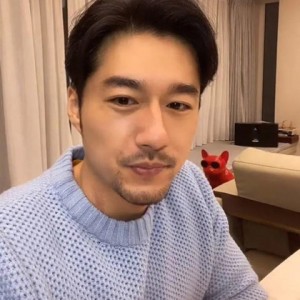 背后