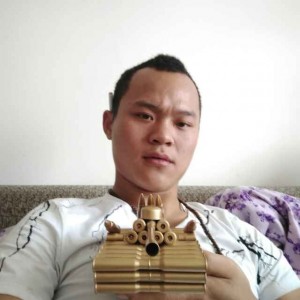 树高万丈不忘根，人若辉煌别忘本！