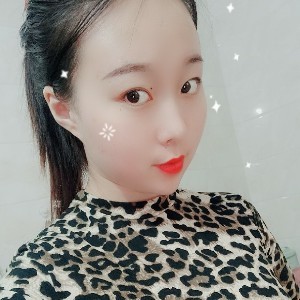 迷人翘臀妹
