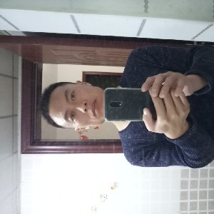 谨慎的帅哥
