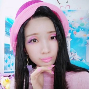 小美女子