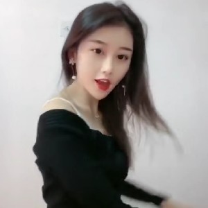 琪琪很活潑
