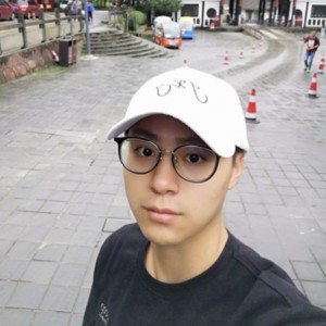 轻风拂青衫